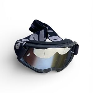 New! Strata 2 Goggles with Gray Bag